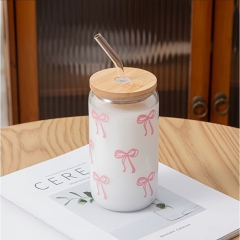 Szklanka, różowe kokardki - z rurką i bambusową pokrywką 500 ml - SZK131 Szklanka, różowe kokardki - z rurką i bambusową pokrywką 500 ml - SZK131