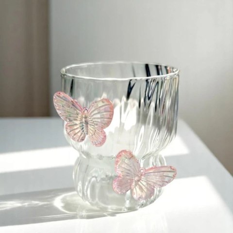Szklanka ryflowana, z falowanymi ściankami, MOTYLKI róż 260 ml 1szt SZK161 Szklanka ryflowana, z falowanymi ściankami, MOTYLKI róż 260 ml 1szt SZK161